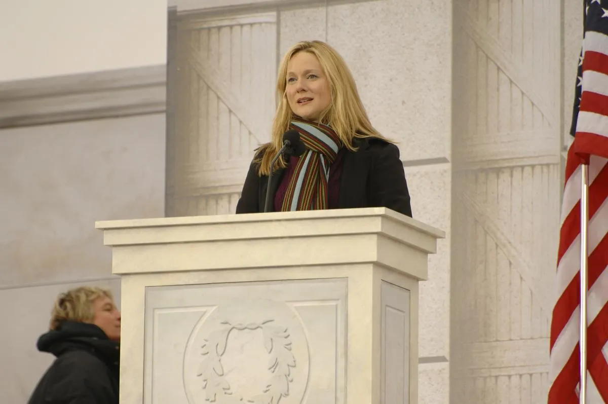 Laura Linney
