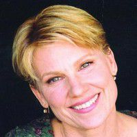 Lindsay Crouse